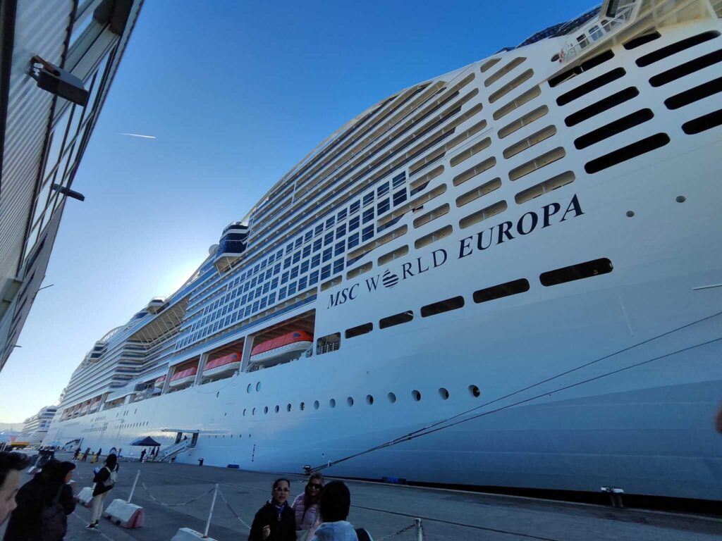 msc world europa nave laterale