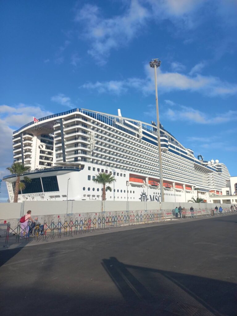 Nave da crociera a Palermo