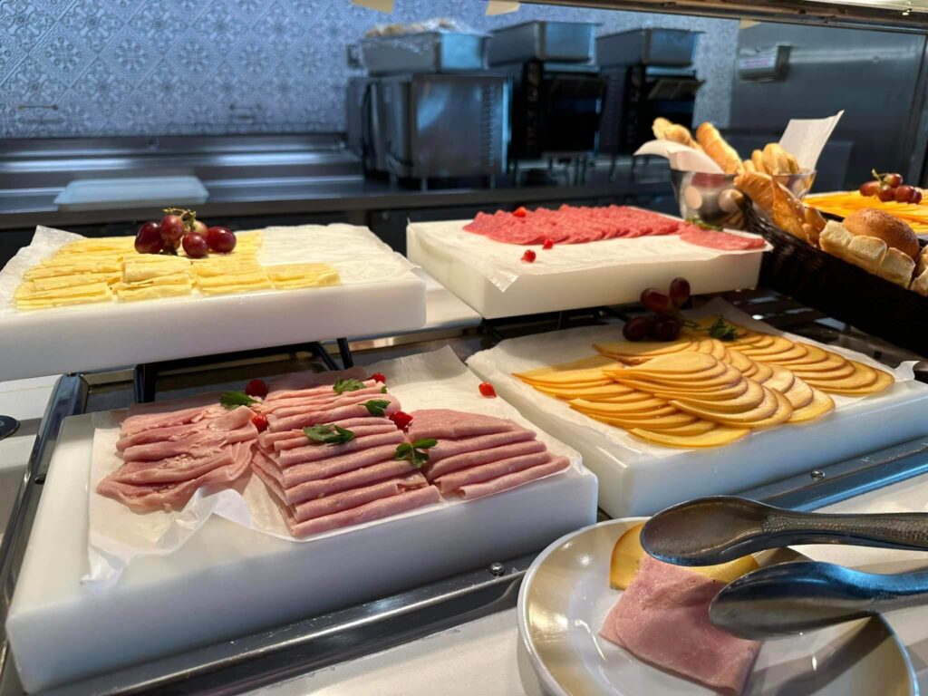 Salumi e pinza al buffet